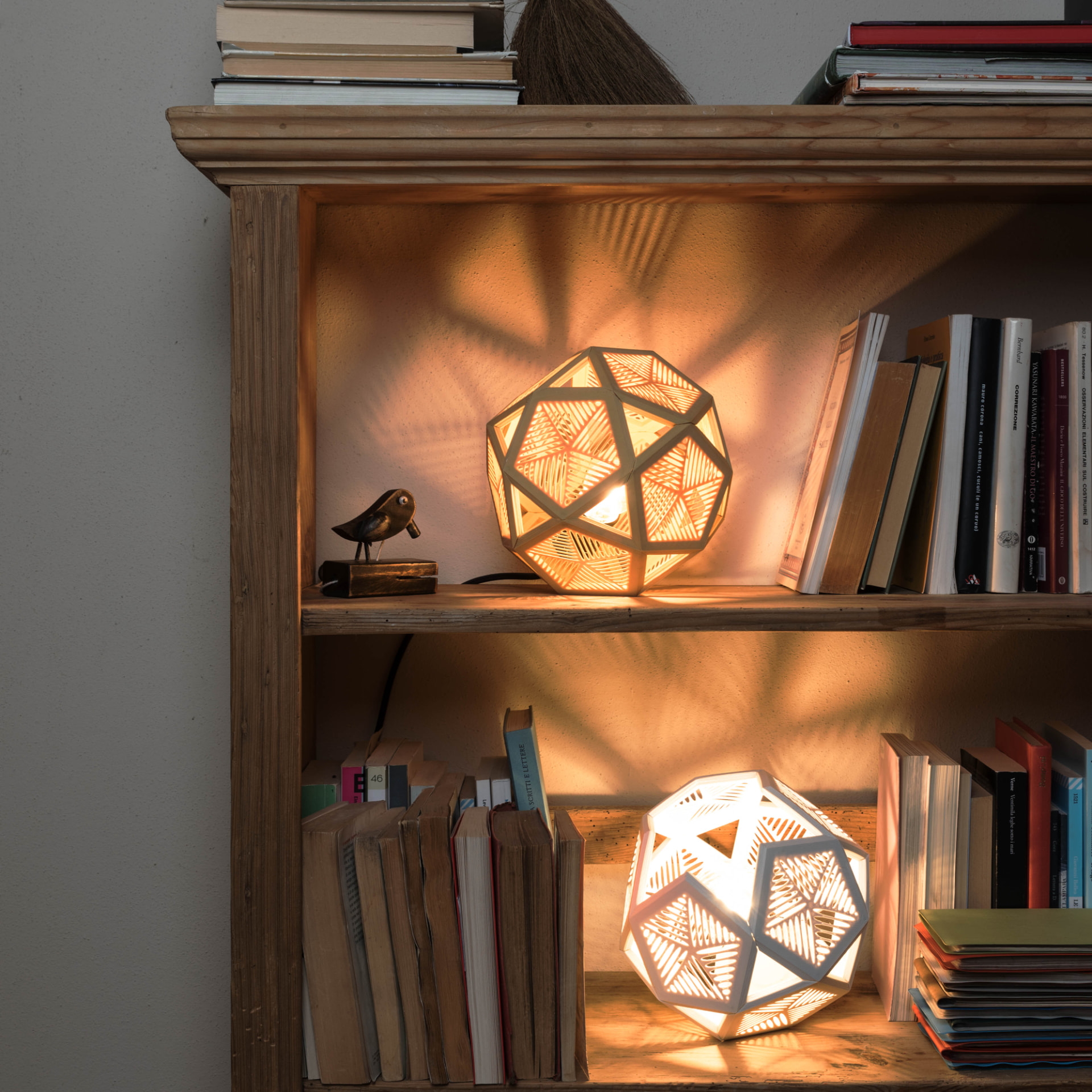 Lampada da tavolo Pentade — Geometrie e volumi di luce modulari